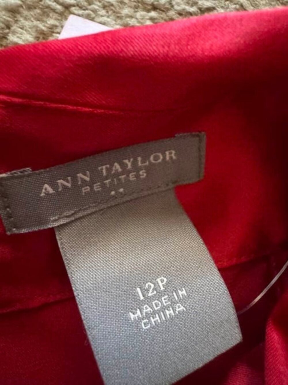 Ann Taylor Petites 12P Women's Red Satin Twist Neck Sleeveless Blouse NWT - Picture 4 of 6